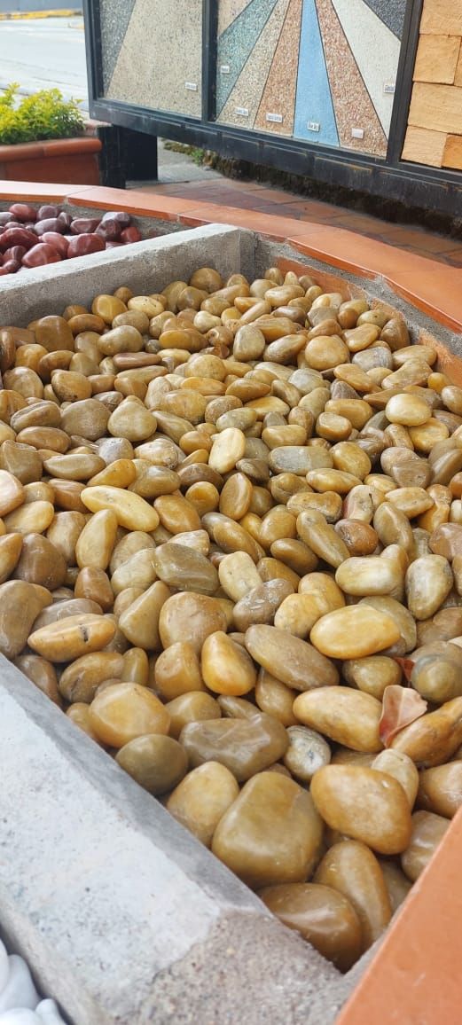 PIEDRA NINA DECO AMARILLA 3-5 CM